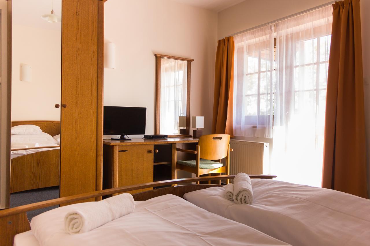 M1 Szeker Csarda Hotel Es Etterem Obarok 外观 照片