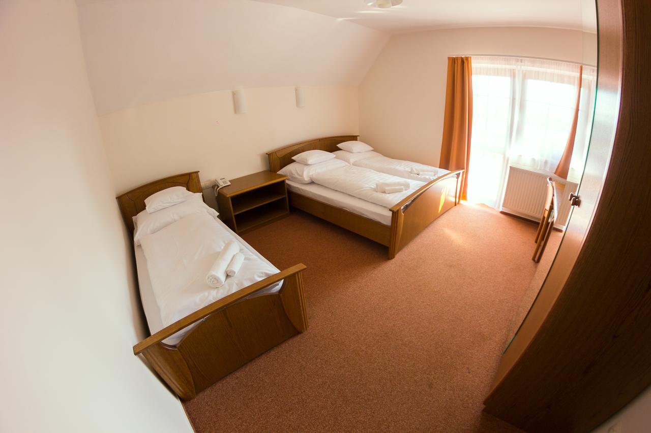 M1 Szeker Csarda Hotel Es Etterem Obarok 外观 照片