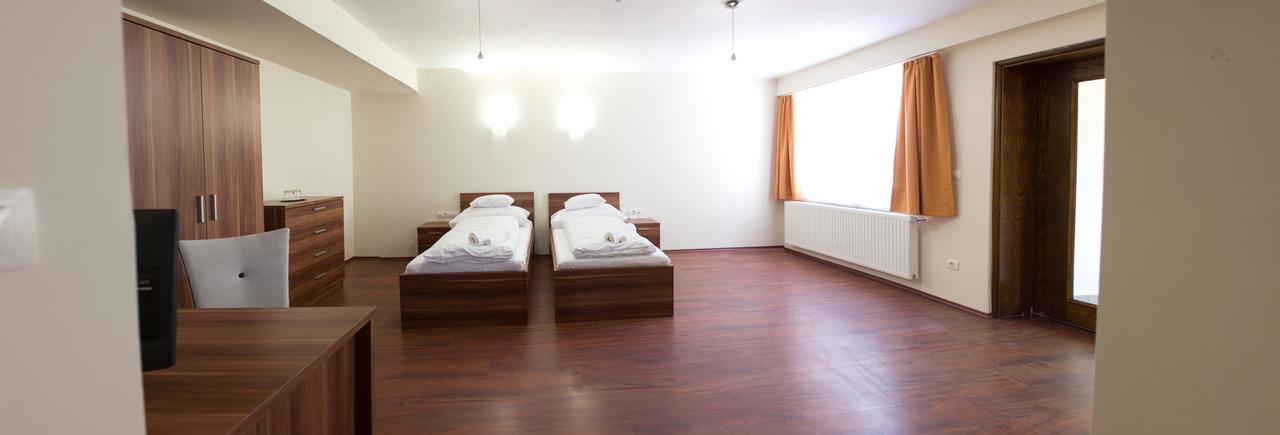 M1 Szeker Csarda Hotel Es Etterem Obarok 外观 照片
