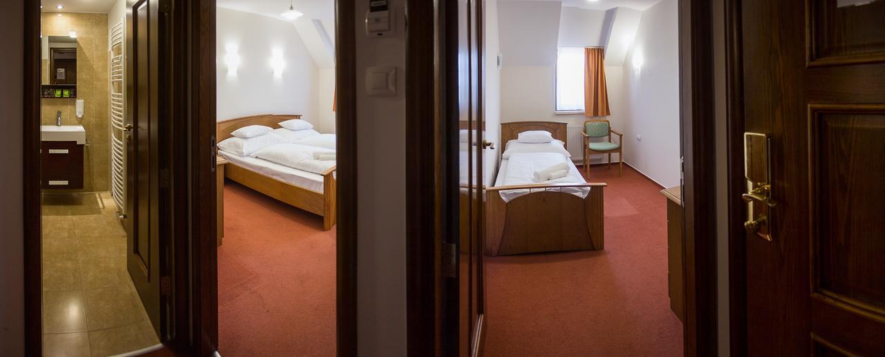 M1 Szeker Csarda Hotel Es Etterem Obarok 外观 照片