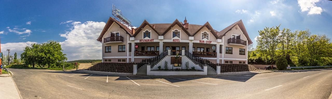 M1 Szeker Csarda Hotel Es Etterem Obarok 外观 照片